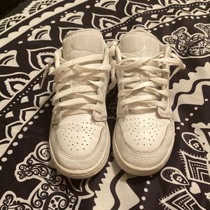 White air Jordans size 5y/6.5w!